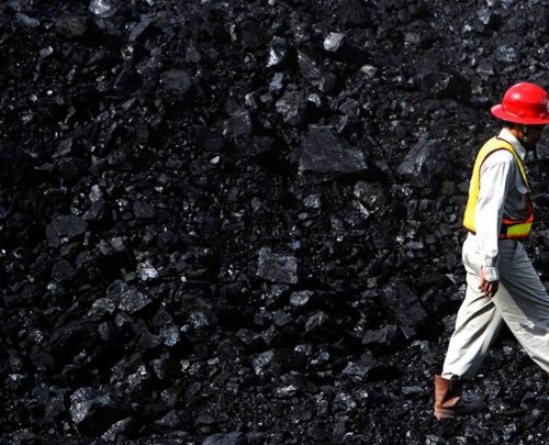 0001157823_resized_coalindonesiaworker1022reuters